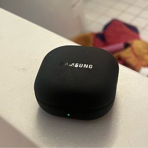 Samsung galaxy pro 2 charging case only no headphones!